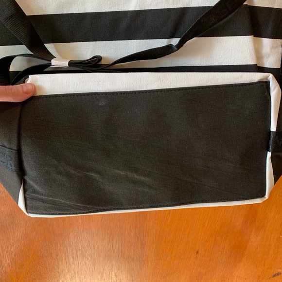 VICTORIA’S SECRET CROSSBODY TOTE BAG! Embroidered Detachable Strap B&W NWT - Picture 7 of 8